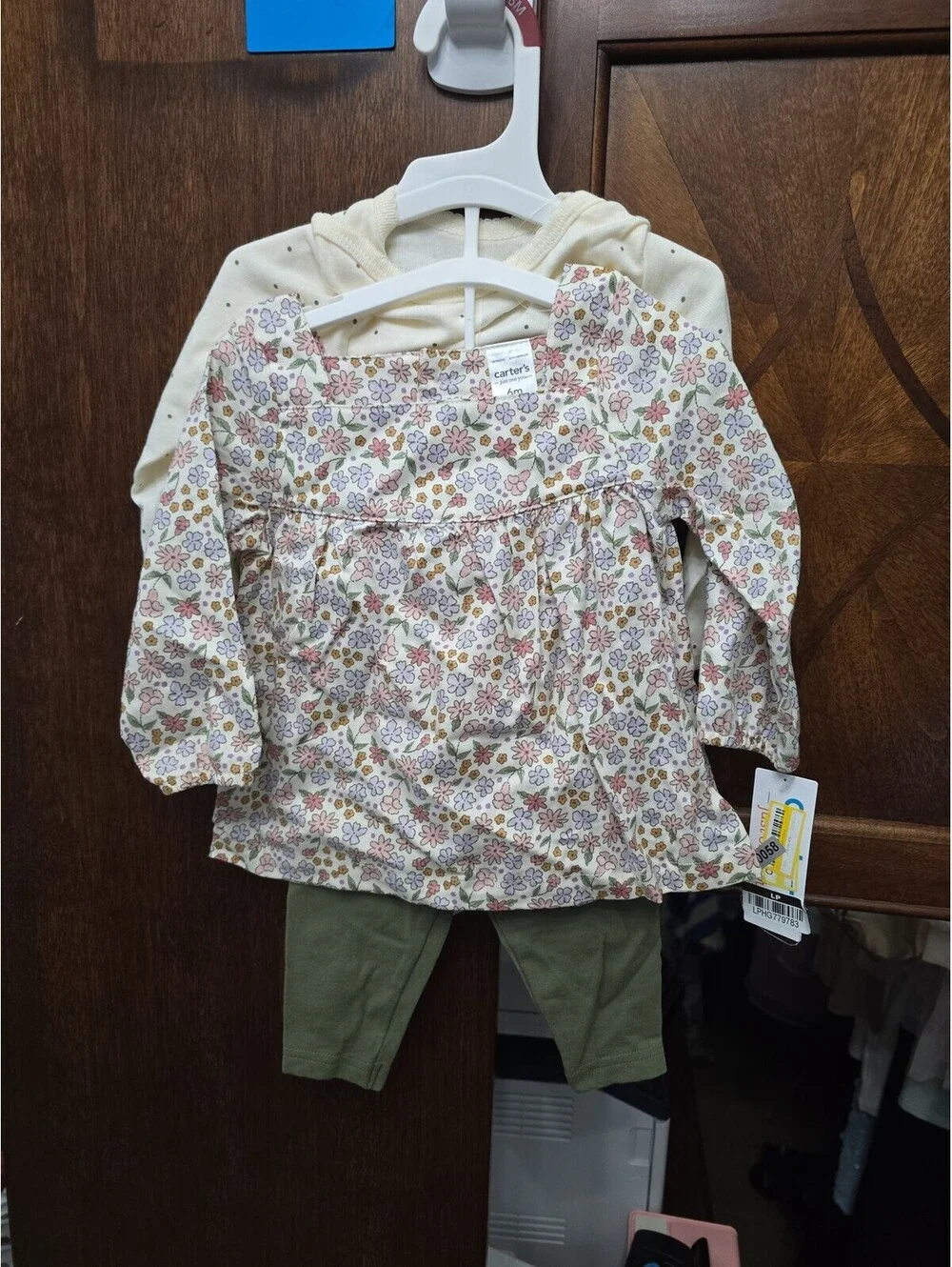 6m brand new three piece outfit set from carter's item 58G4
